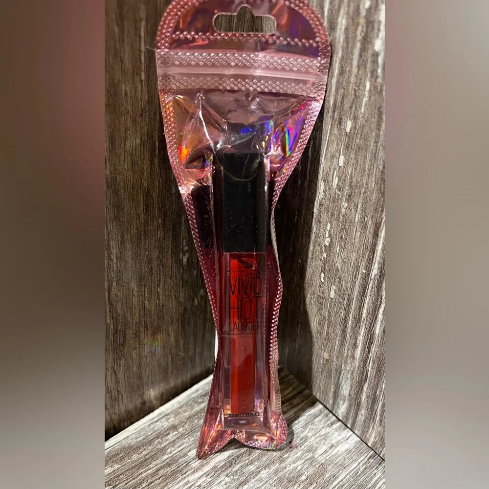Maybelline color sensational vivid hot lacquer‎ lipgloss classic 72 red makeup